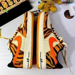 Nike Air Force 1 07 PRM, Coconut Milk, Atomic Orange.